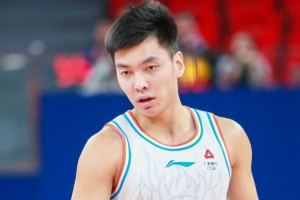 鲁媒：陈培东昨晚赛后去医院输液了 郭凯的感冒发烧情况有所好转