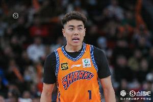 上海队记：李添荣个人觉得手伤恢复还行 20号去做复查